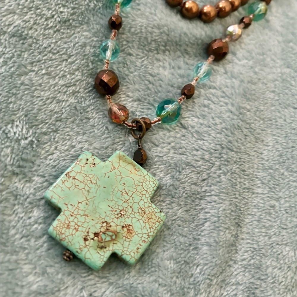 Gorgeous turquoise cross necklace. EUC